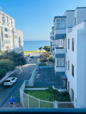 Family Oceanside Apartment with large balcony
